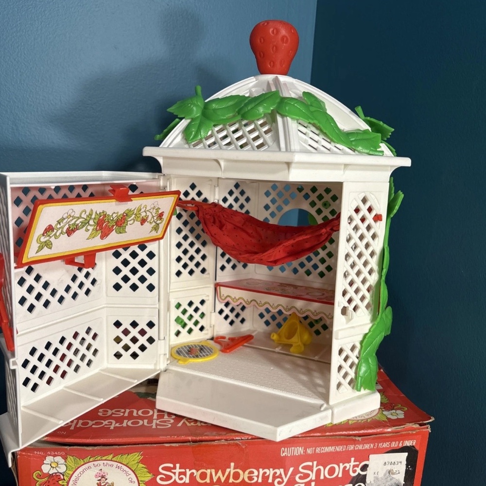 VINTAGE STRAWBERRY SHORTCAKE BUNDLE. GREAT ADDITION FOR COLLECTOR. - Picture 3 of 8